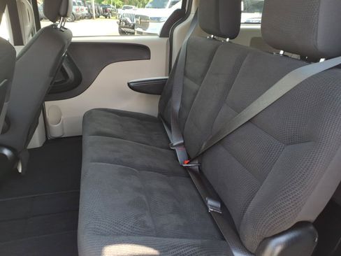 Used 2018 Dodge Grand Caravan SE w/ UConnect Hands-Free Group FWD image 7