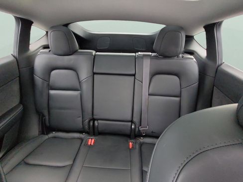 Used 2020 Tesla Model Y Long Range image 16