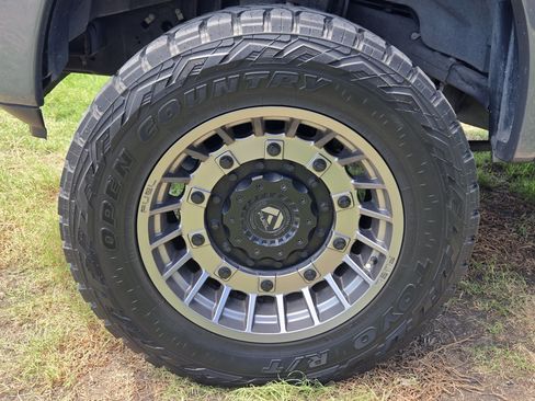 Used 2020 Ford F150 XLT w/ Equipment Group 302A Luxury AWD/4WD image 9