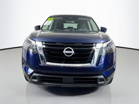Used 2025 Nissan Pathfinder SV FWD image 11