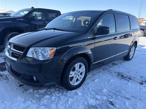 Used 2019 Dodge Grand Caravan SXT image 2