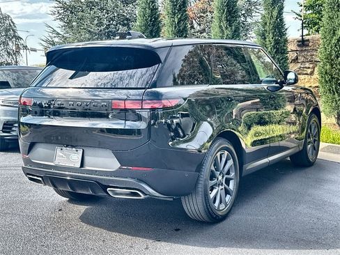 Used 2025 Land Rover Range Rover Sport SE image 3