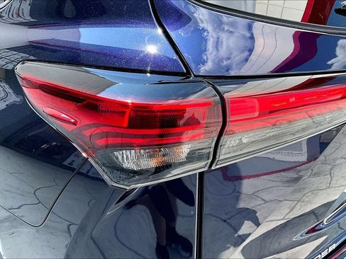Certified 2021 Toyota Highlander Platinum AWD/4WD image 23