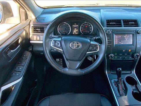 Used 2017 Toyota Camry XSE image 5