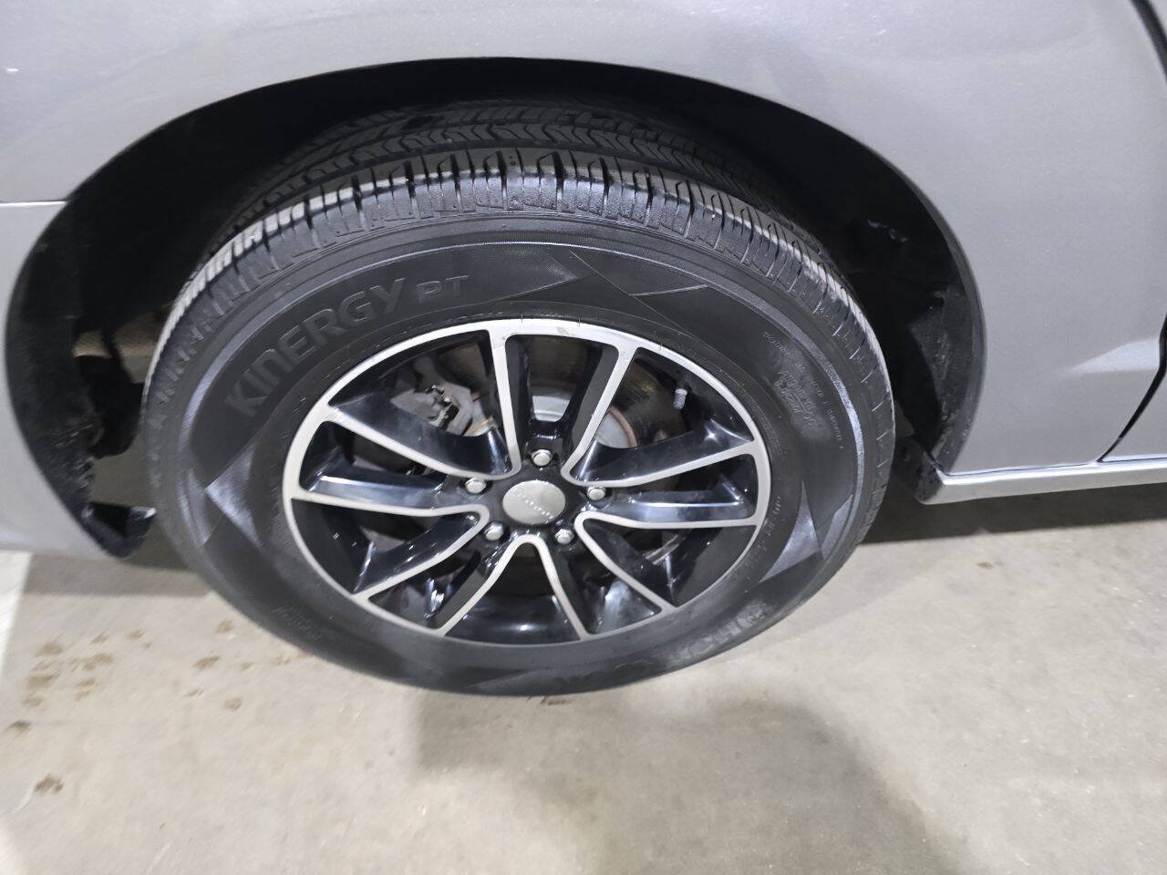 Used 2018 Dodge Grand Caravan GT FWD image 21