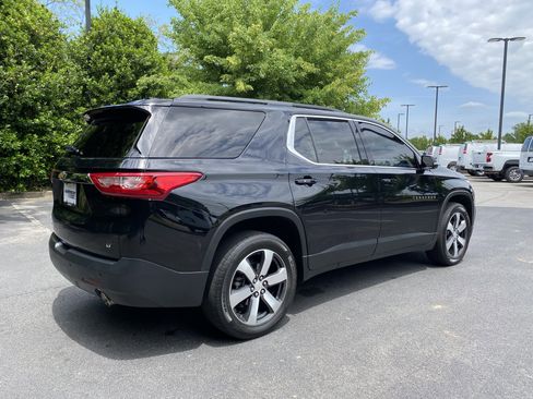 Used 2020 Chevrolet Traverse LT w/ LT Premium Package FWD image 9