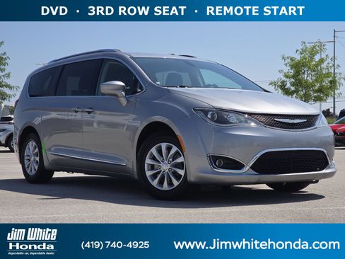 Used 2018 Chrysler Pacifica Touring-L w/ Premium Audio Group FWD image 1