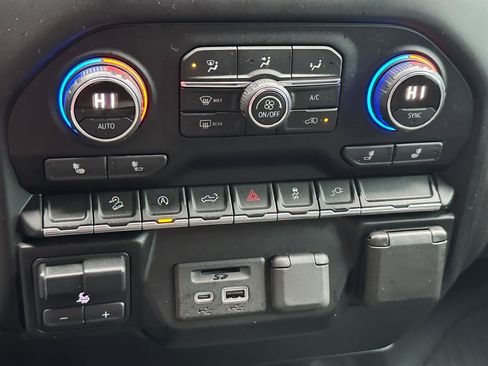 Used 2020 Chevrolet Silverado 1500 LT w/ All-Star Edition image 27