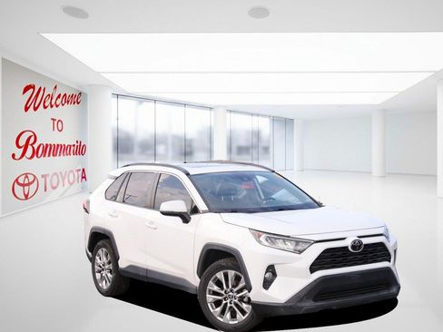 Used 2020 Toyota RAV4 XLE Premium FWD image 2