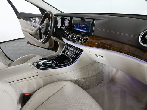 Used 2017 Mercedes-Benz E 300 4MATIC image 22