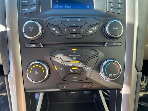 Used 2017 Ford Fusion SE AWD/4WD image 19