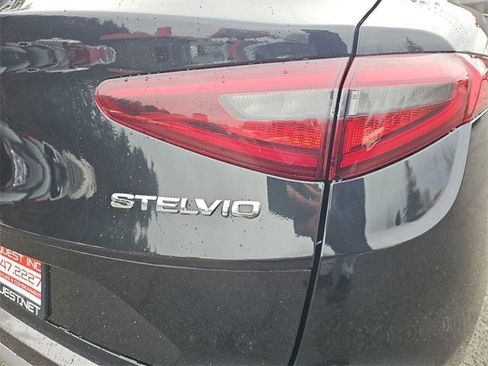 Used 2023 Alfa Romeo Stelvio Ti image 27