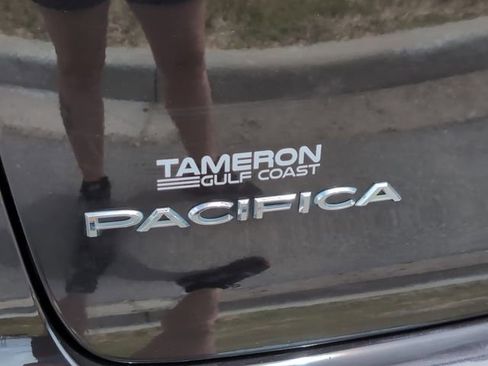 Used 2017 Chrysler Pacifica Touring w/ Tire & Wheel Group FWD image 5