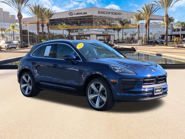 Used 2024 Porsche Macan AWD/4WD image 3