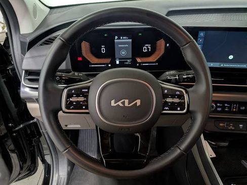 Used 2026 Kia Carnival FWD image 17