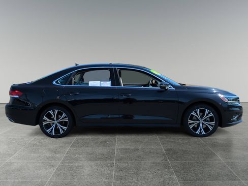 Used 2022 Volkswagen Passat 2.0T SE image 6