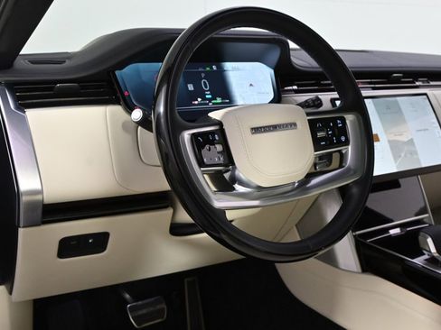Used 2025 Land Rover Range Rover SE AWD/4WD image 11