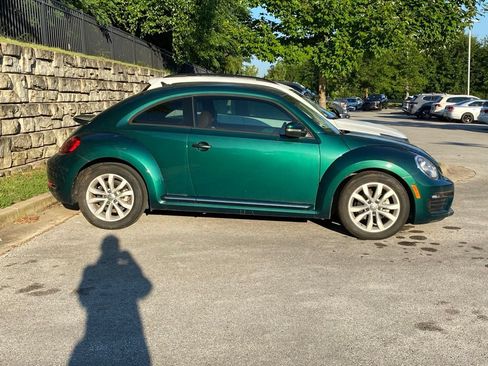 Used 2017 Volkswagen Beetle 1.8T Classic FWD image 4