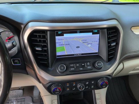Used 2018 GMC Acadia Denali w/ Technology Package FWD image 16