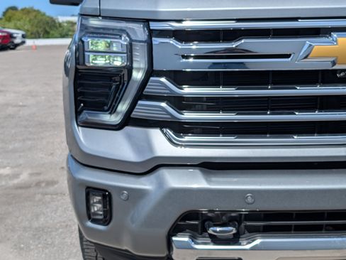 Used 2024 Chevrolet Silverado 2500 High Country w/ High Country Premium Package image 9