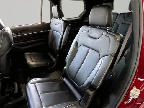 Used 2024 Jeep Grand Cherokee L Limited w/ Luxury Tech Group II AWD/4WD image 16