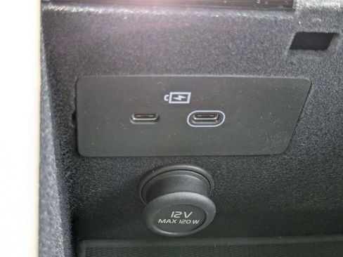 New 2026 Volvo XC90 B5 Plus w/ Protection Package Premier image 28