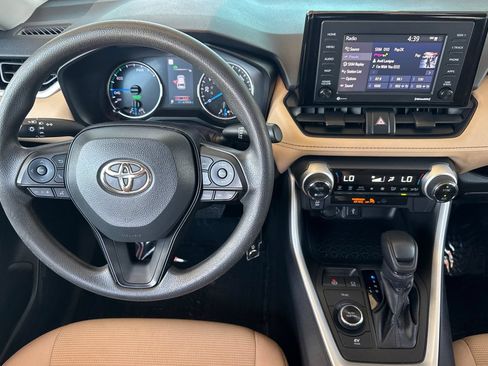 Certified 2022 Toyota RAV4 LE AWD/4WD image 18