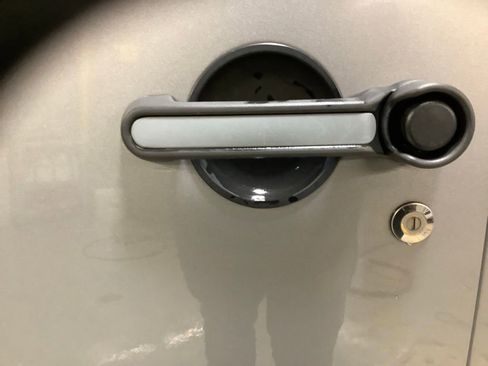 Used 2018 Jeep Wrangler Unlimited Rubicon w/ Connectivity Group AWD/4WD image 10