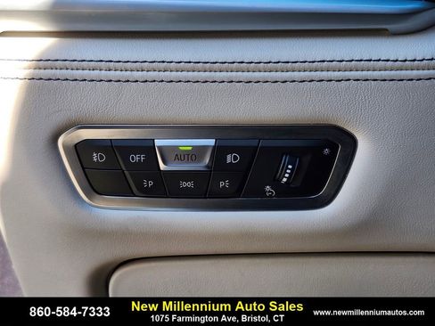 Used 2020 BMW X7 M50i w/ Executive Package image 28