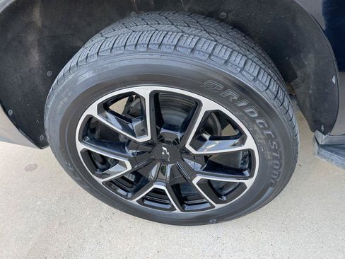Used 2023 Chevrolet Suburban RST AWD/4WD image 36