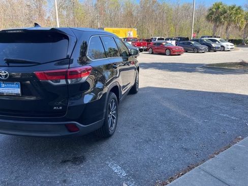 Used 2017 Toyota Highlander XLE FWD image 10
