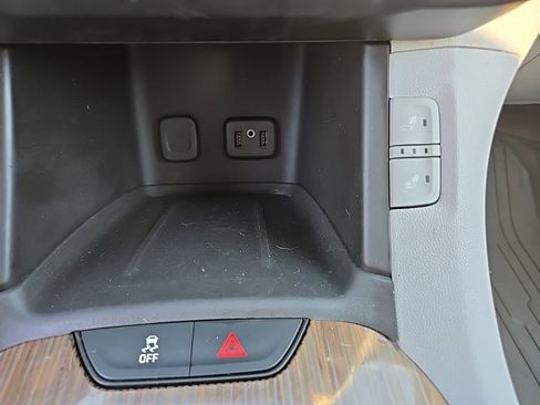 Used 2019 GMC Acadia SLE w/ LPO, Floor Liner Package image 29