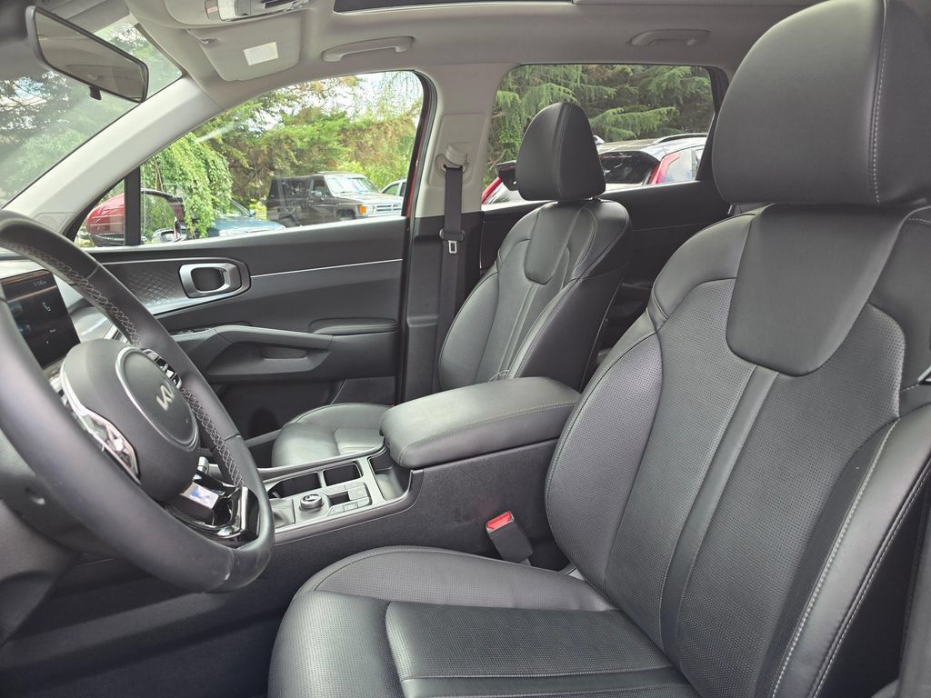 Certified 2025 Kia Sorento S w/ Panoramic Sunroof Package FWD image 12