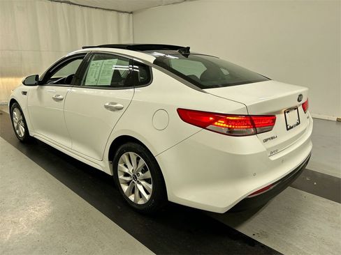 Used 2018 Kia Optima EX w/ Premium Package image 7