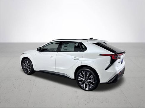 New 2026 Subaru Solterra Limited image 8