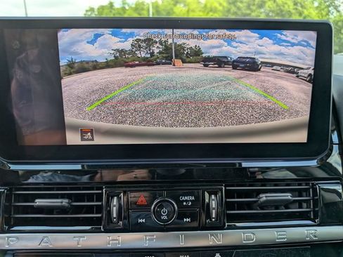 Used 2026 Nissan Pathfinder SV w/ SV Premium Package FWD image 27