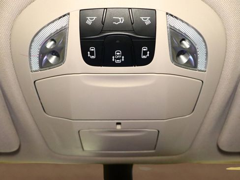 Used 2024 Chrysler Pacifica Touring-L image 40