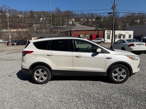 Used 2015 Ford Escape SE w/ Equipment Group 201A image 6