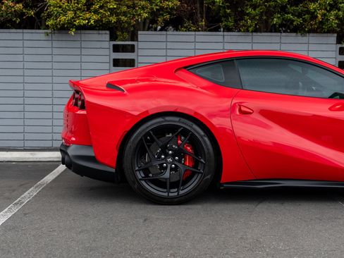 Used 2019 Ferrari 812 Superfast RWD image 9