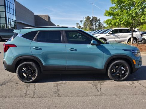 New 2026 Kia Seltos EX FWD image 8