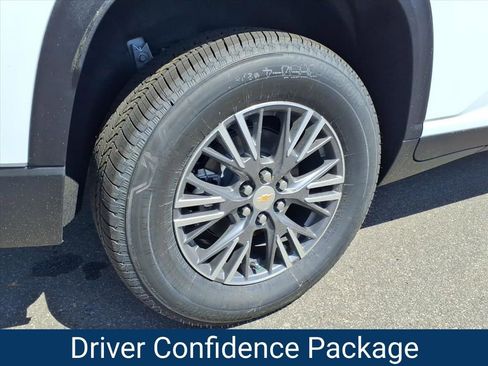 New 2026 Chevrolet Traverse LT w/ Driver Confidence Package image 23