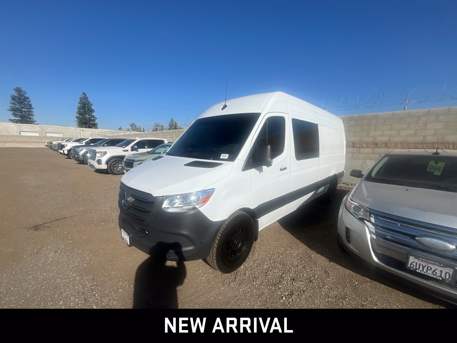 Used 2025 Mercedes-Benz Sprinter 2500 image 1