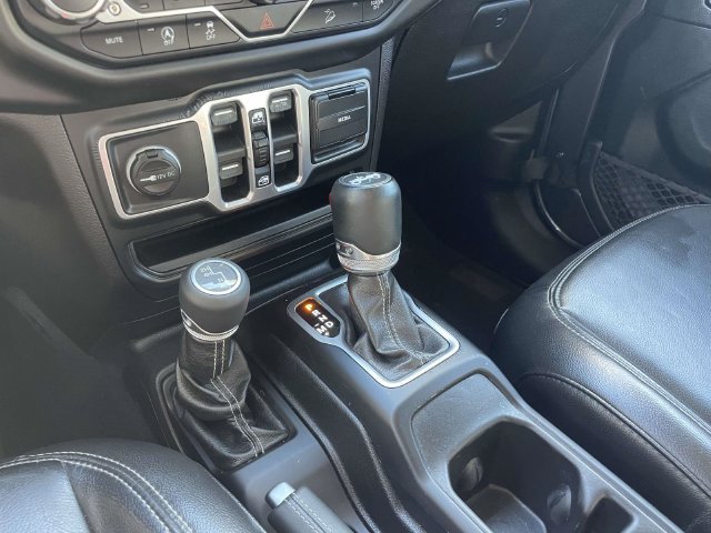 Used 2018 Jeep Wrangler Unlimited Sahara AWD/4WD image 30