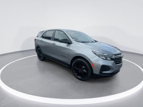 Used 2024 Chevrolet Equinox LS w/ LS Convenience Package image 2