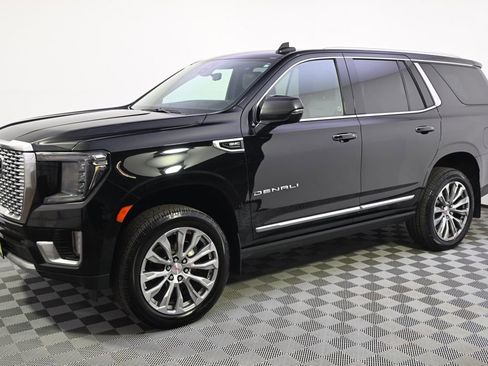 Used 2021 GMC Yukon Denali w/ Denali Premium Package image 2