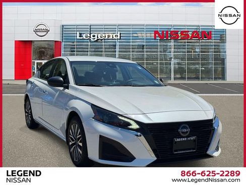 Certified 2024 Nissan Altima 2.5 SV FWD image 1