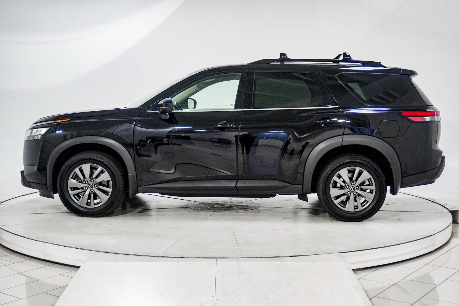 Used 2022 Nissan Pathfinder SV AWD/4WD image 5