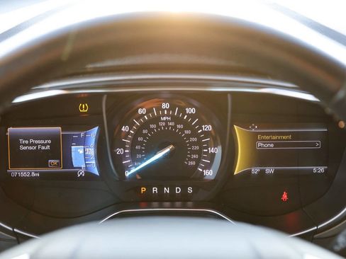 Used 2018 Ford Fusion SE w/ Fusion SE Technology Package image 18