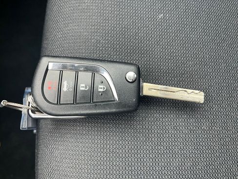 Used 2025 Toyota Corolla LE image 18