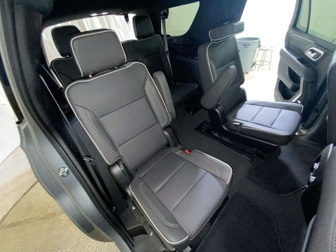 Used 2023 GMC Yukon SLT w/ SLT Luxury Package AWD/4WD image 10